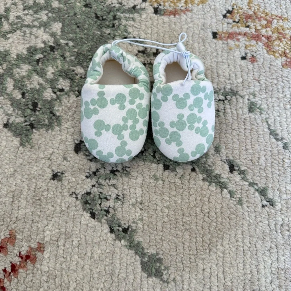 New Disney Mickey Mouse Baby Crib Shoes Size 3-6 Months Ultra Soft